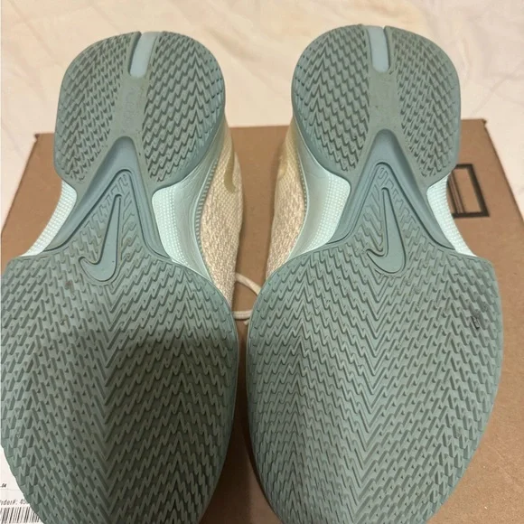 Nike GT cut academy basketball Beige and Teal Athletic Shoes - Picture 5 of 5